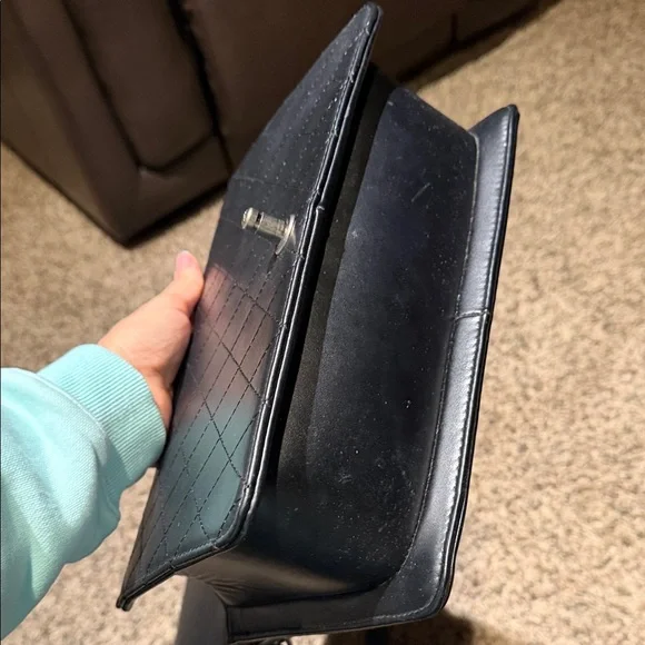 Chic Black Quilted Crossbody Bag with Chain Strap - Picture 12 of 14